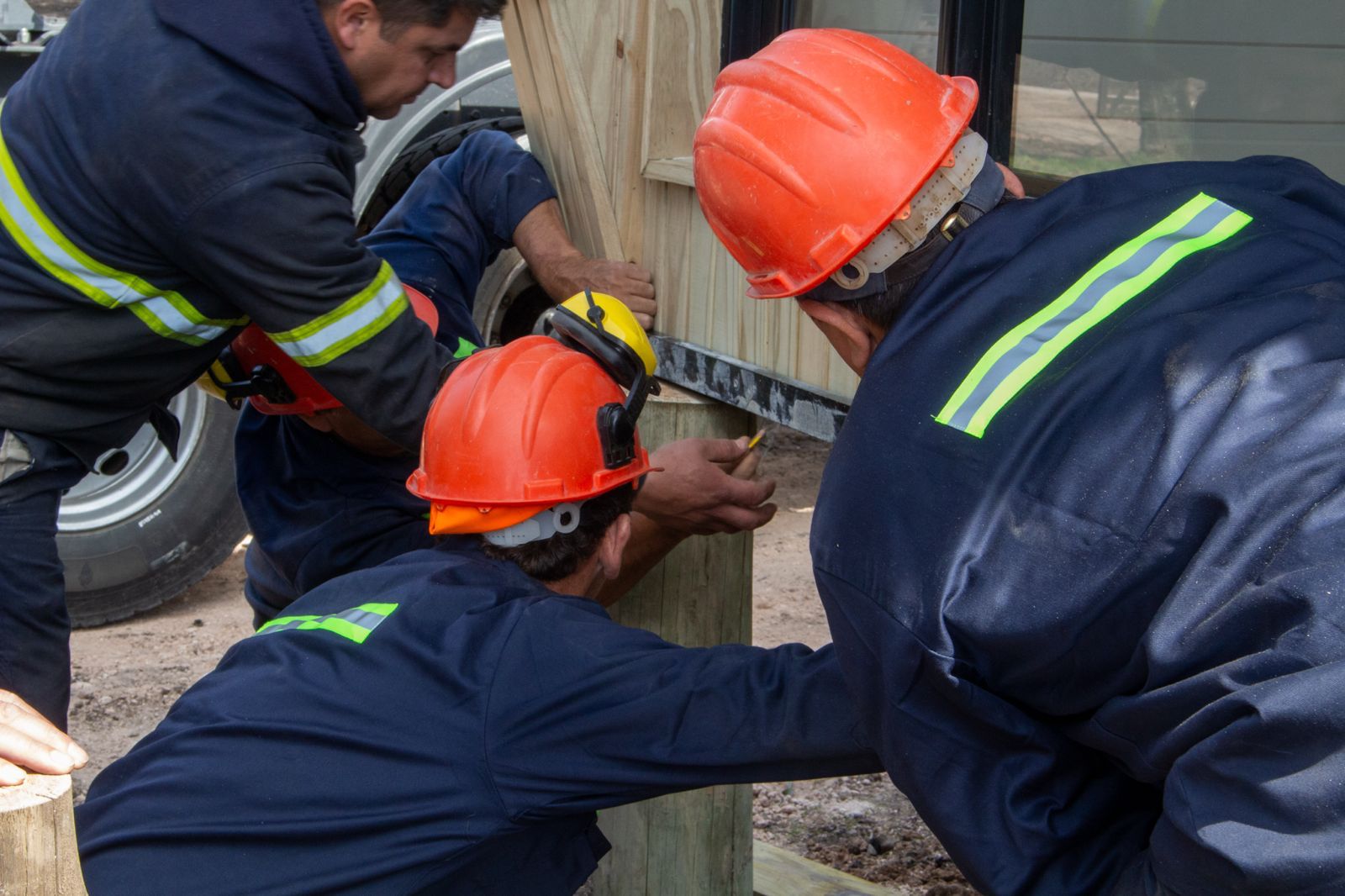 Nivelación, anclajes y conexiones finales en obra